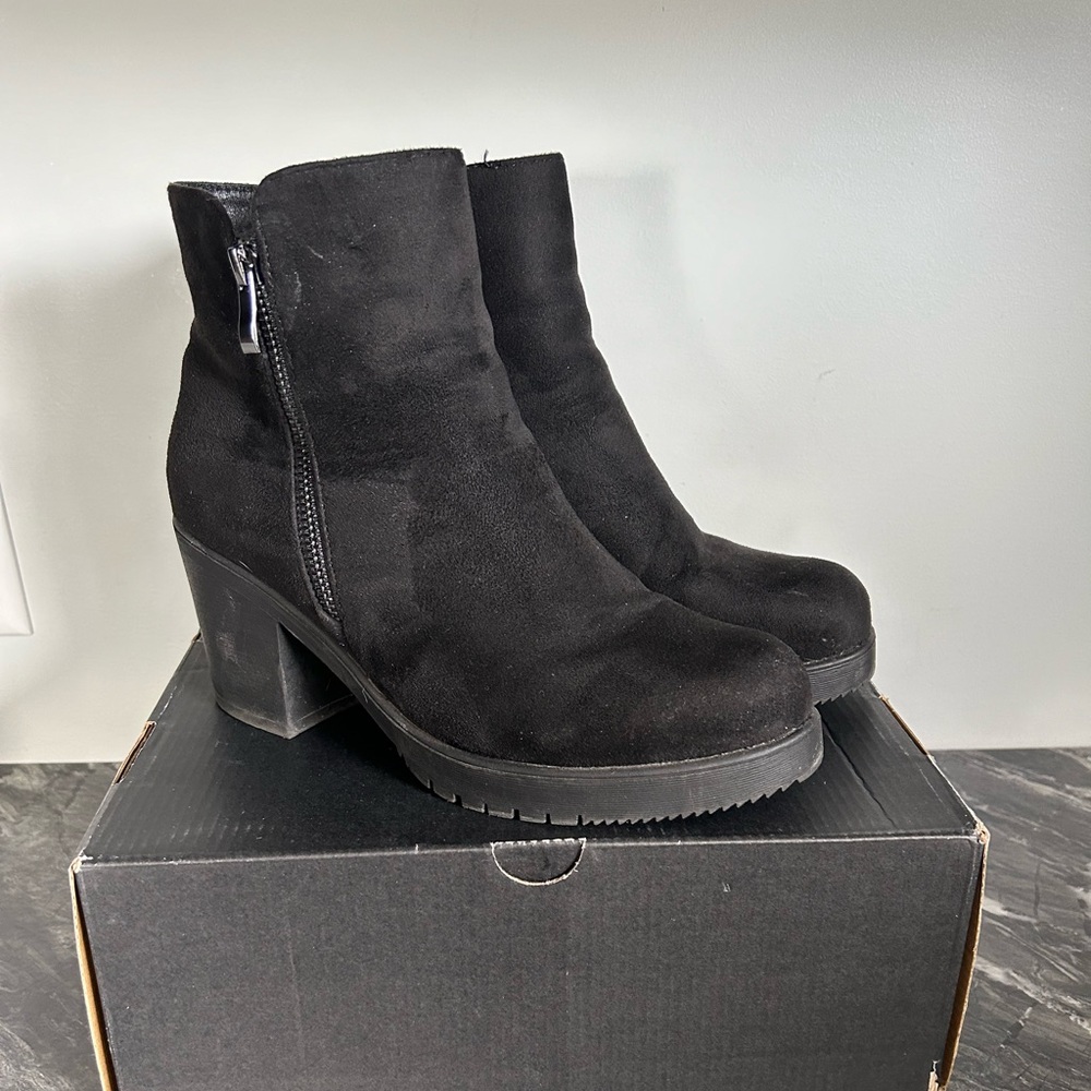 Dream Paris Chunky Heel Ankle Boot - Size 9